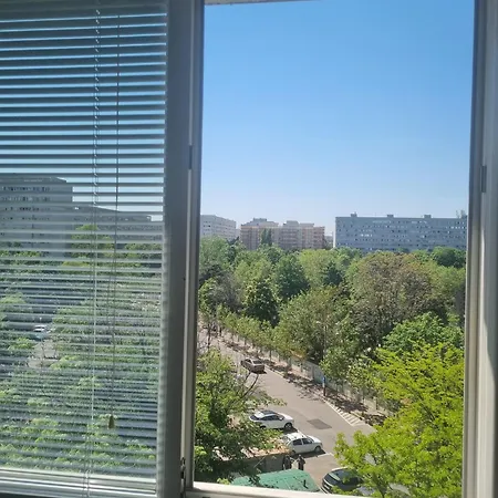 Ezzely Parklake Apartment