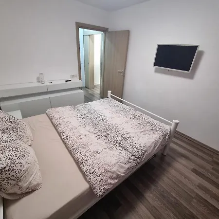 Apartament Ezzely Parklake